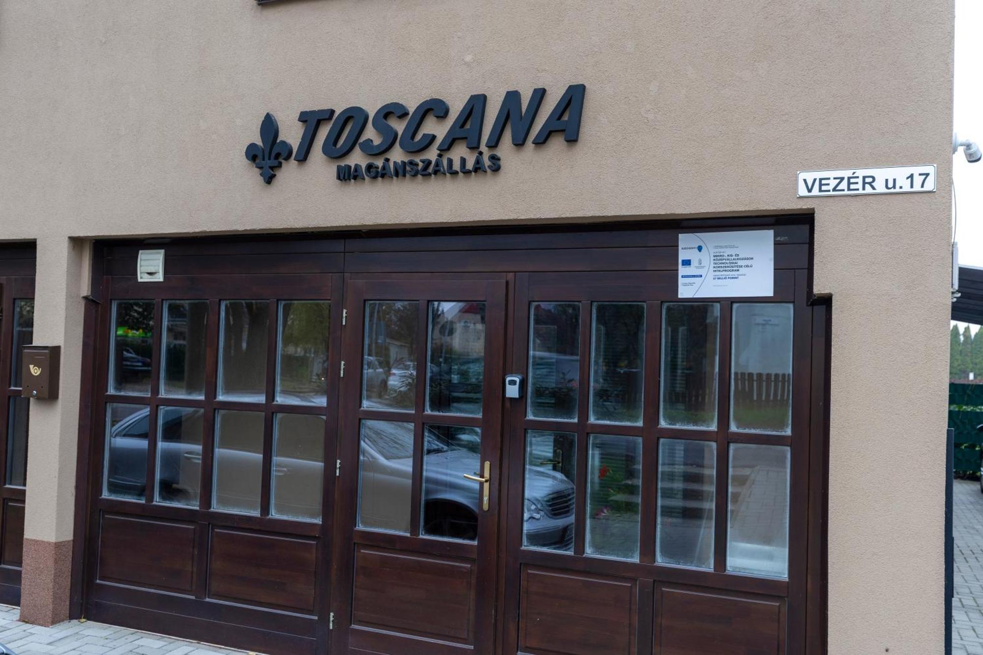 Toscana Debrecen Exteriör bild